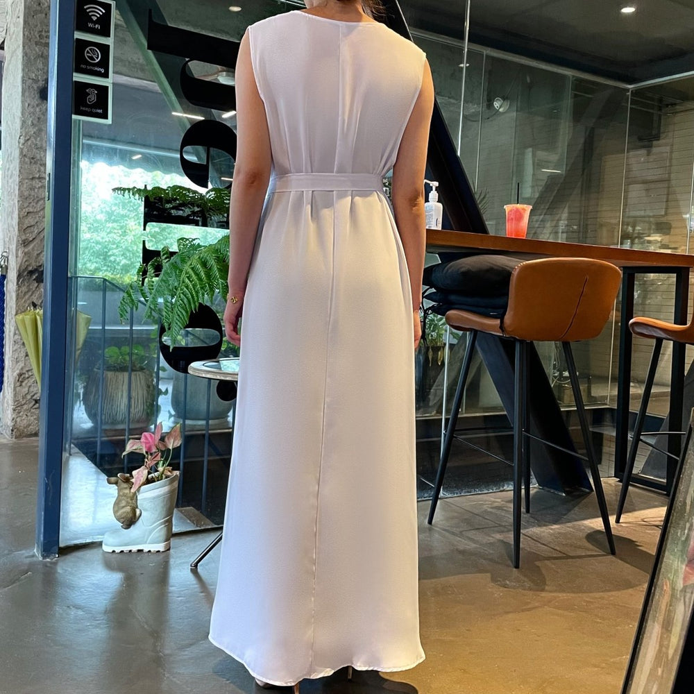 
                  
                    Simple Nida Slip Inner Dress - Norah Collections White Modest Elegant Abaya for Women
                  
                